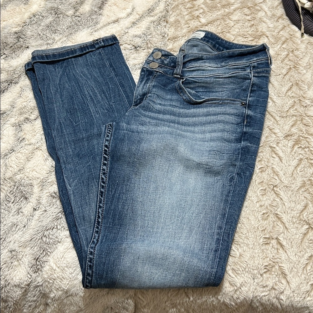 Buckle BKE Stella Straight Leg Jeans with Mid Rise Fit and Whiskering 31 x 32